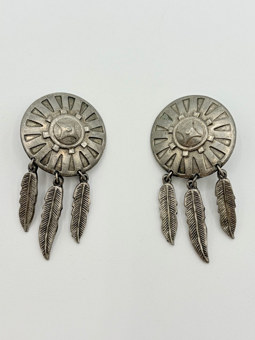 Vintage 1990 Seagull Canada Pewter Dreamcatcher Feather Clip-On Earrings